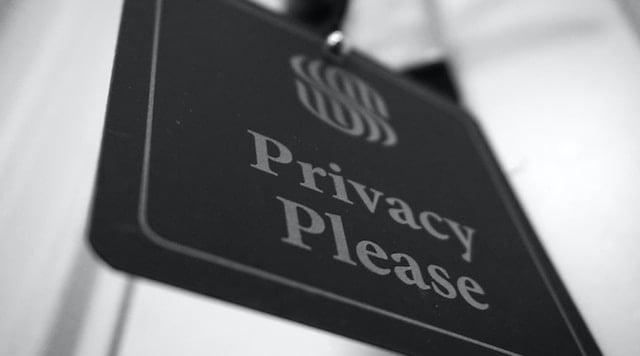 privacy please signboard