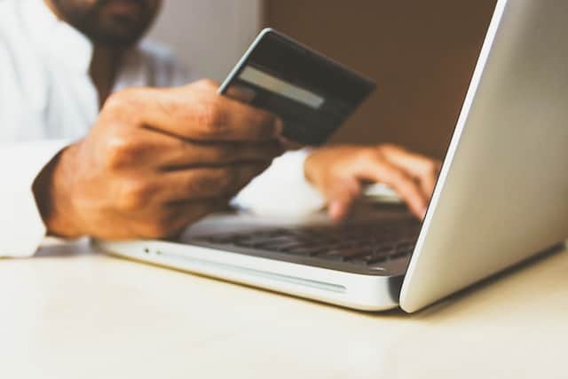 Mastering Internet Privacy and eCommerce: The Buyer-Seller Trust