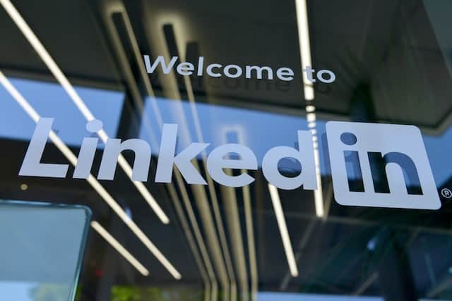 Enhancing LinkedIn Engagement Across Borders: 5 Best Practices